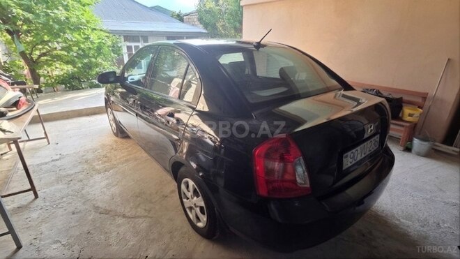 Hyundai Accent-4