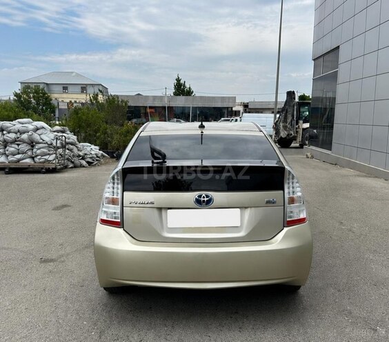 Toyota Prius-2