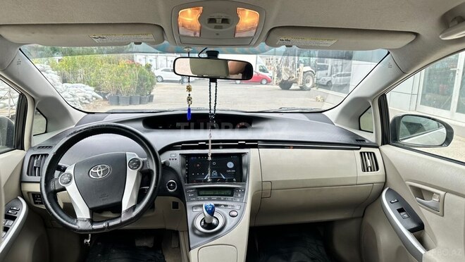 Toyota Prius-10