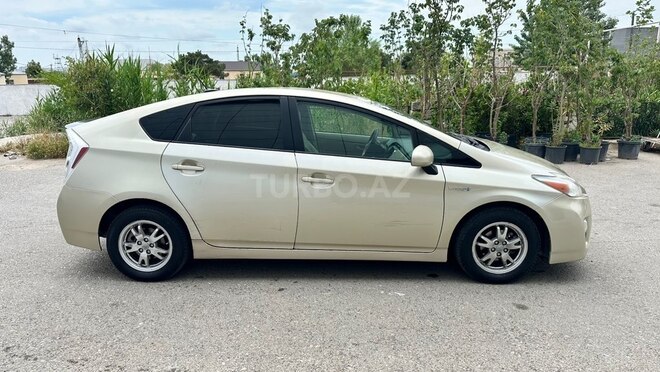 Toyota Prius-4