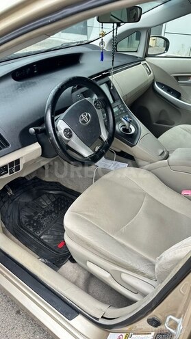 Toyota Prius-11