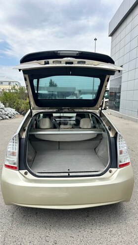Toyota Prius-5