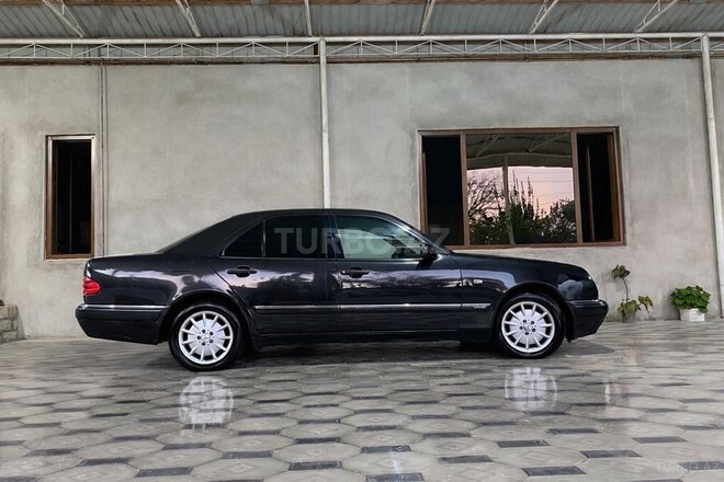 Mercedes E 230-3