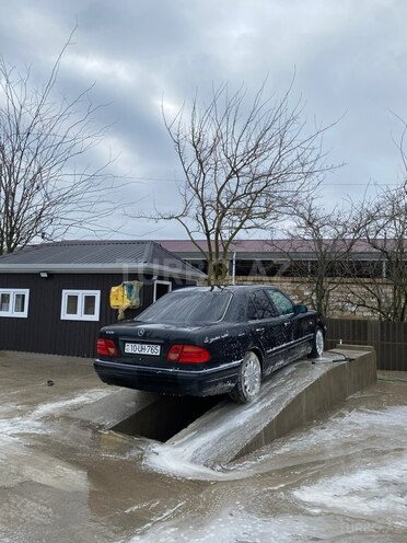 Mercedes E 230-2