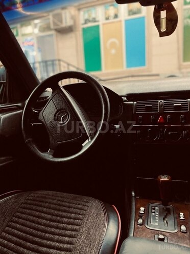 Mercedes E 230-4