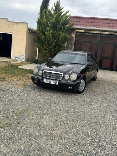 Mercedes E 230-5