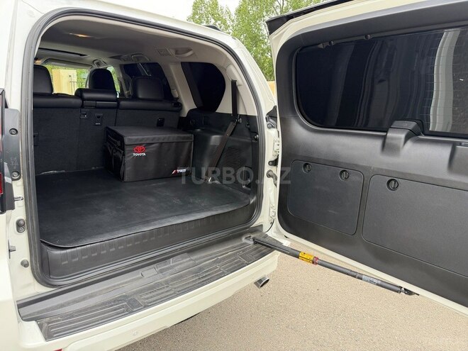 Toyota Land Cruiser Prado-5