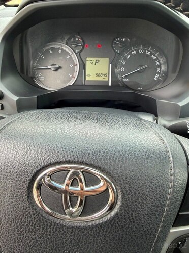Toyota Land Cruiser Prado-12