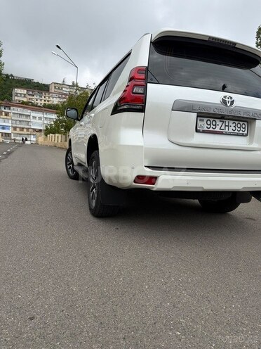 Toyota Land Cruiser Prado-4