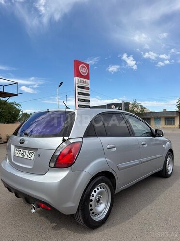 Kia Rio-5