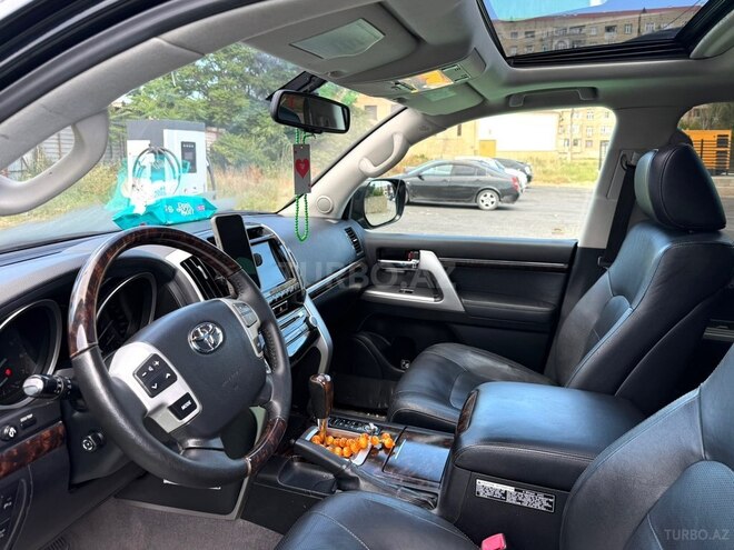 Toyota Land Cruiser-10