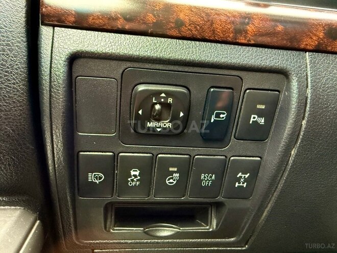Toyota Land Cruiser-14