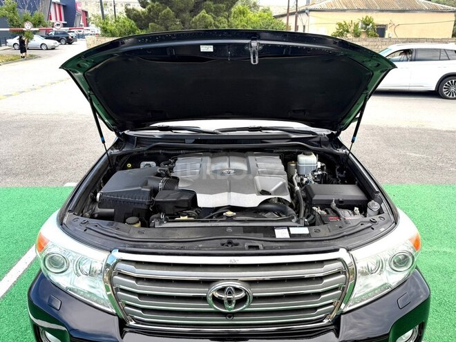 Toyota Land Cruiser-9