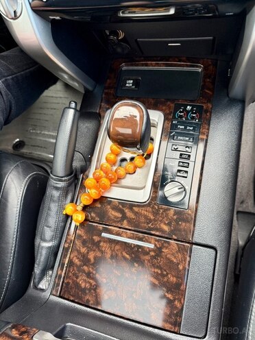 Toyota Land Cruiser-16