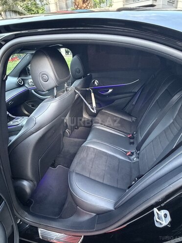 Mercedes E 250-11