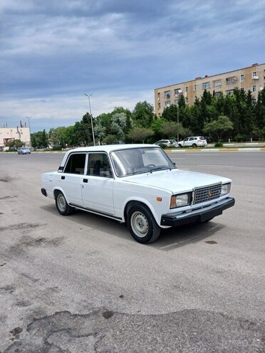 LADA (VAZ) 2107-1