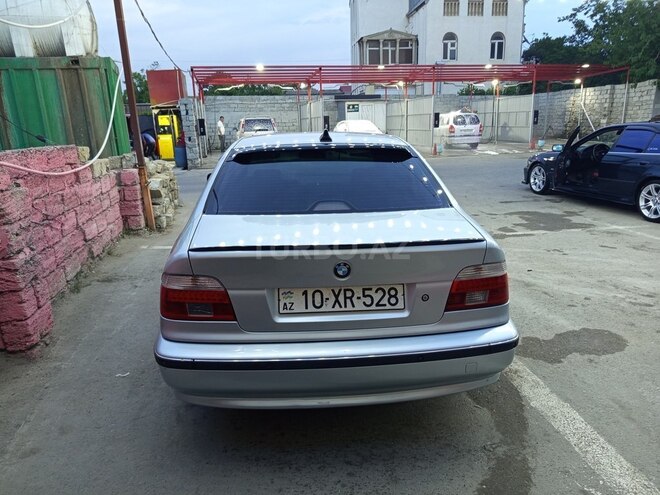 BMW 528-2