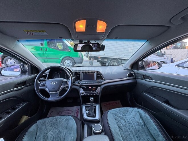 Hyundai Elantra-17