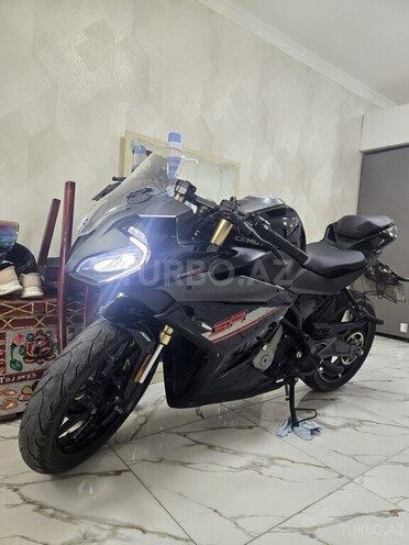 CFMOTO 250 SR-1