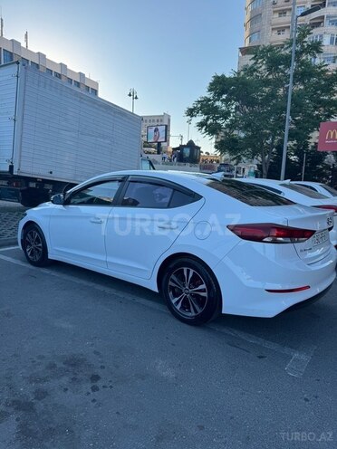 Hyundai Elantra-3