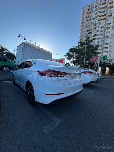 Hyundai Elantra-15