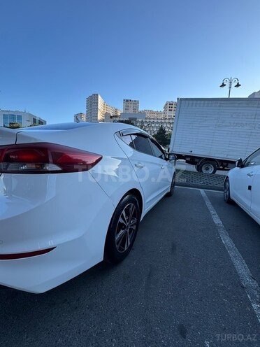 Hyundai Elantra-8