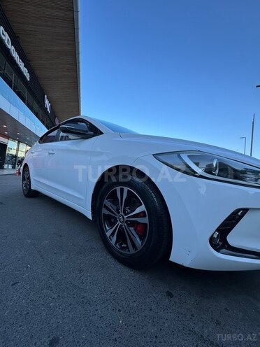 Hyundai Elantra-5