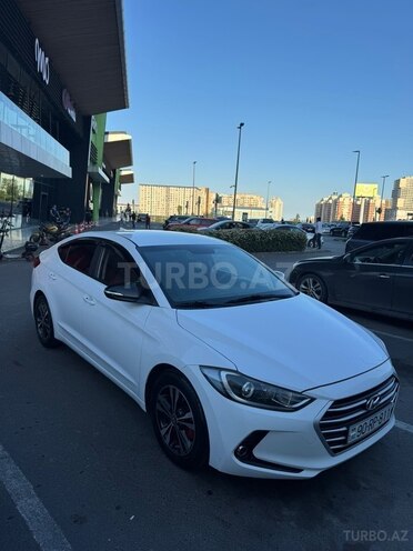 Hyundai Elantra-1