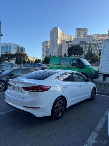 Hyundai Elantra-4