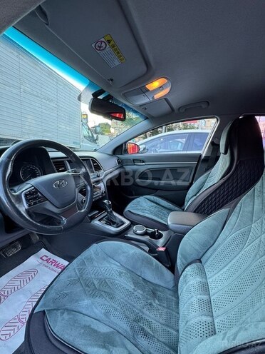 Hyundai Elantra-19