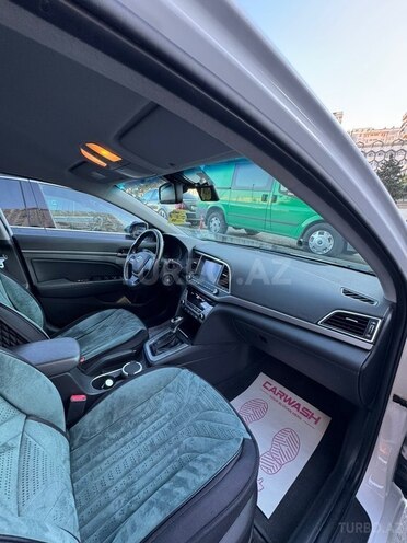 Hyundai Elantra-18