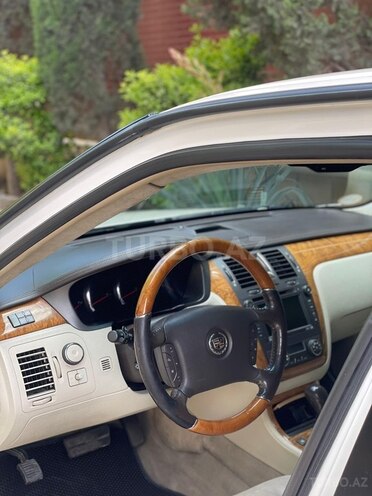 Cadillac DTS-8