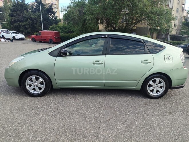 Toyota Prius-4