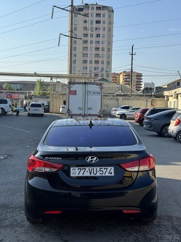Hyundai Elantra-6