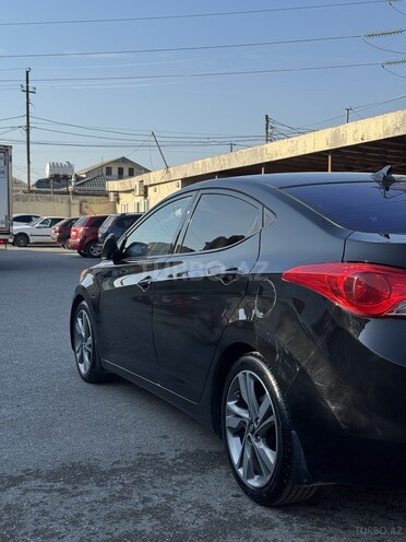 Hyundai Elantra-8