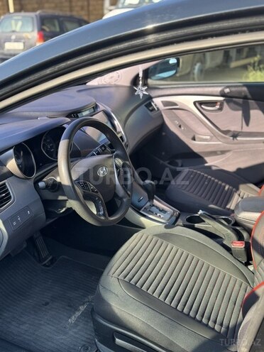 Hyundai Elantra-9