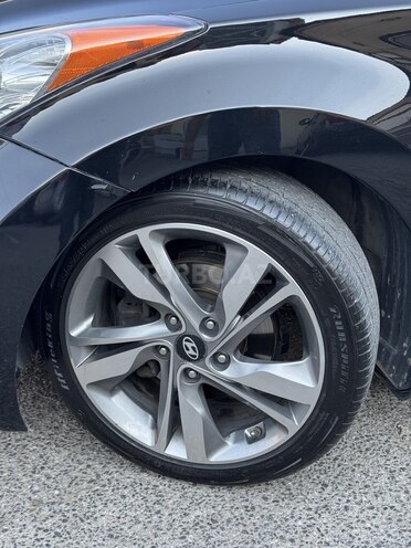 Hyundai Elantra-13