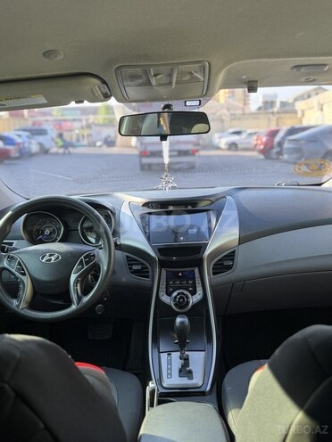 Hyundai Elantra-10
