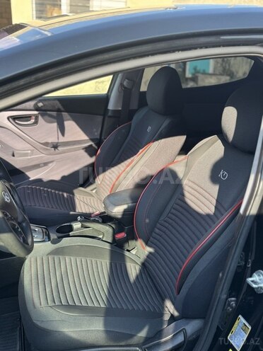 Hyundai Elantra-11