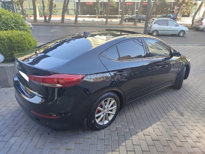 Hyundai Elantra-4