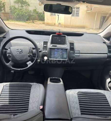 Toyota Prius-8