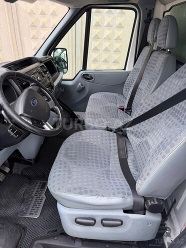 Ford Transit-5