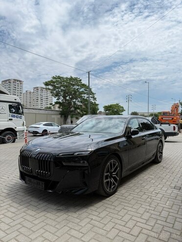 BMW i7-3