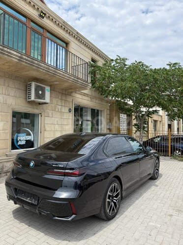 BMW i7-5