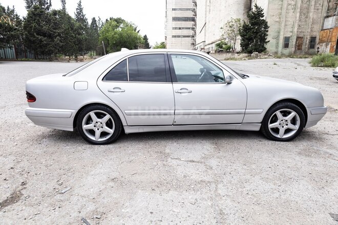 Mercedes E 270-5