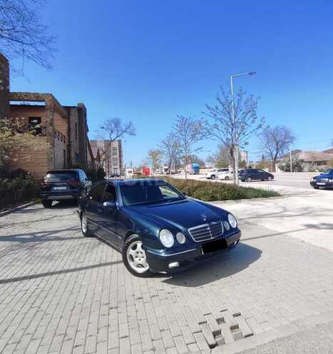 Mercedes E 270-1