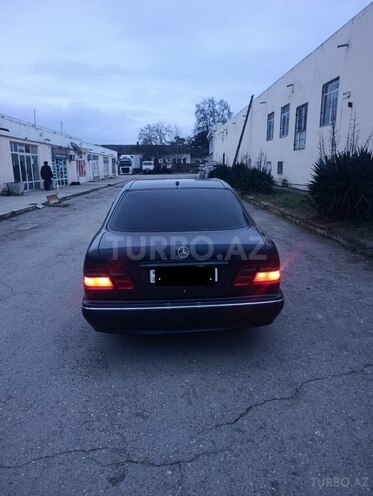 Mercedes E 270-2