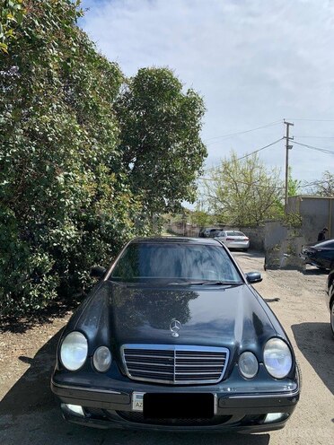 Mercedes E 270-4