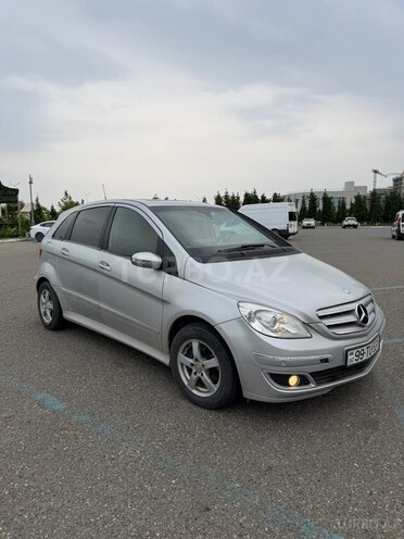 Mercedes B 180-1