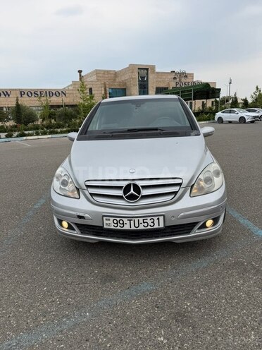 Mercedes B 180-3